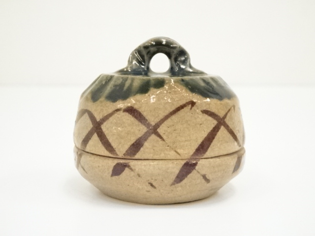  松本鉄山造　織部香合（共箱）